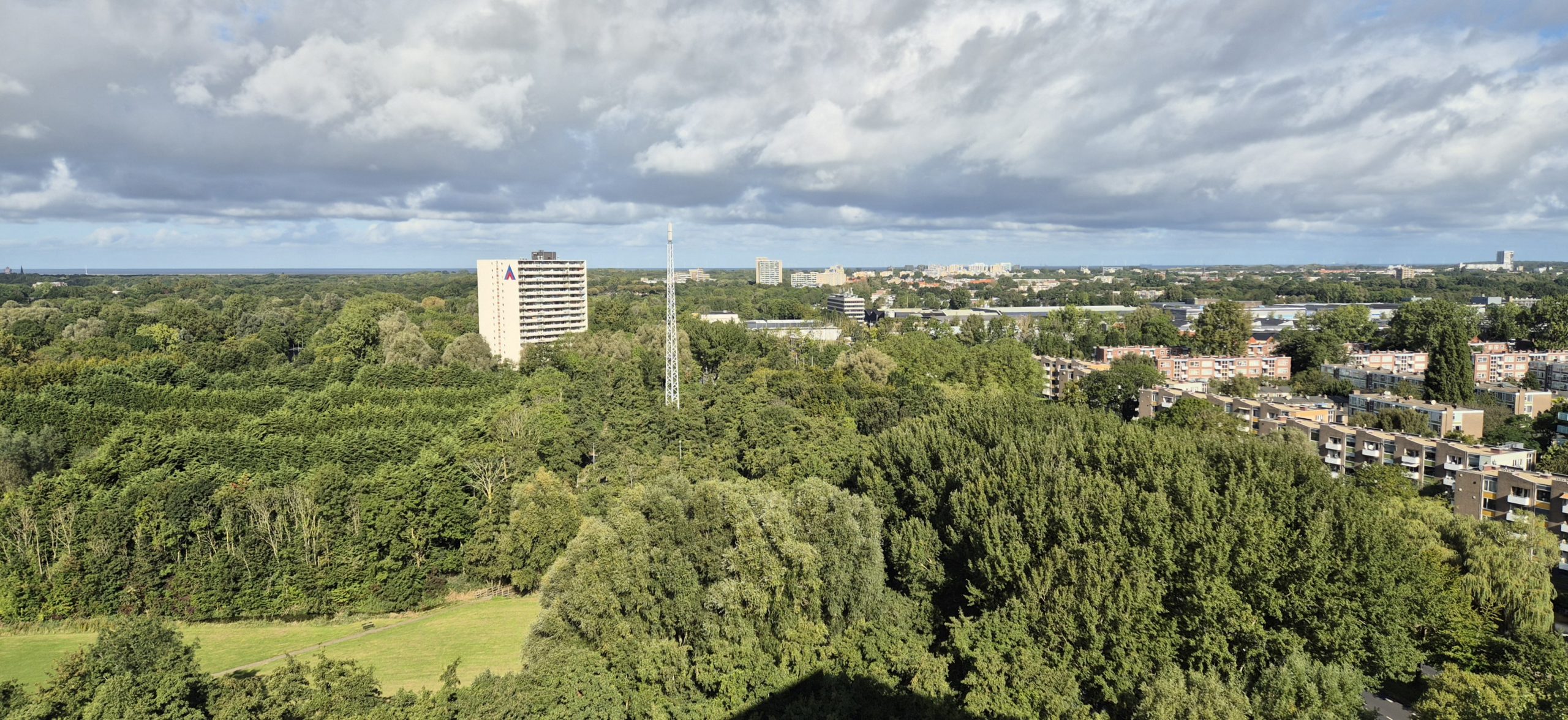 Uitzicht vanaf de 16e verdieping van de Vierkant-flat